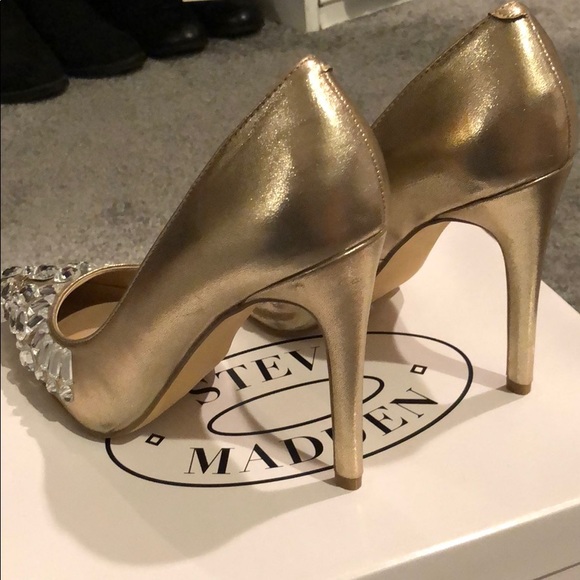 Steve Madden gold heels - Picture 4 of 5
